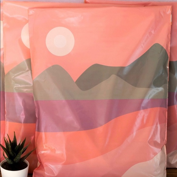 20 19X24 Poly Mailers Sedona, Shipping Envelopes PRICE IS FIRM - Picture 4 of 4